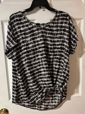 I Joah Premium Black & White Tie-Dye Short Sleeve Twist Front Top